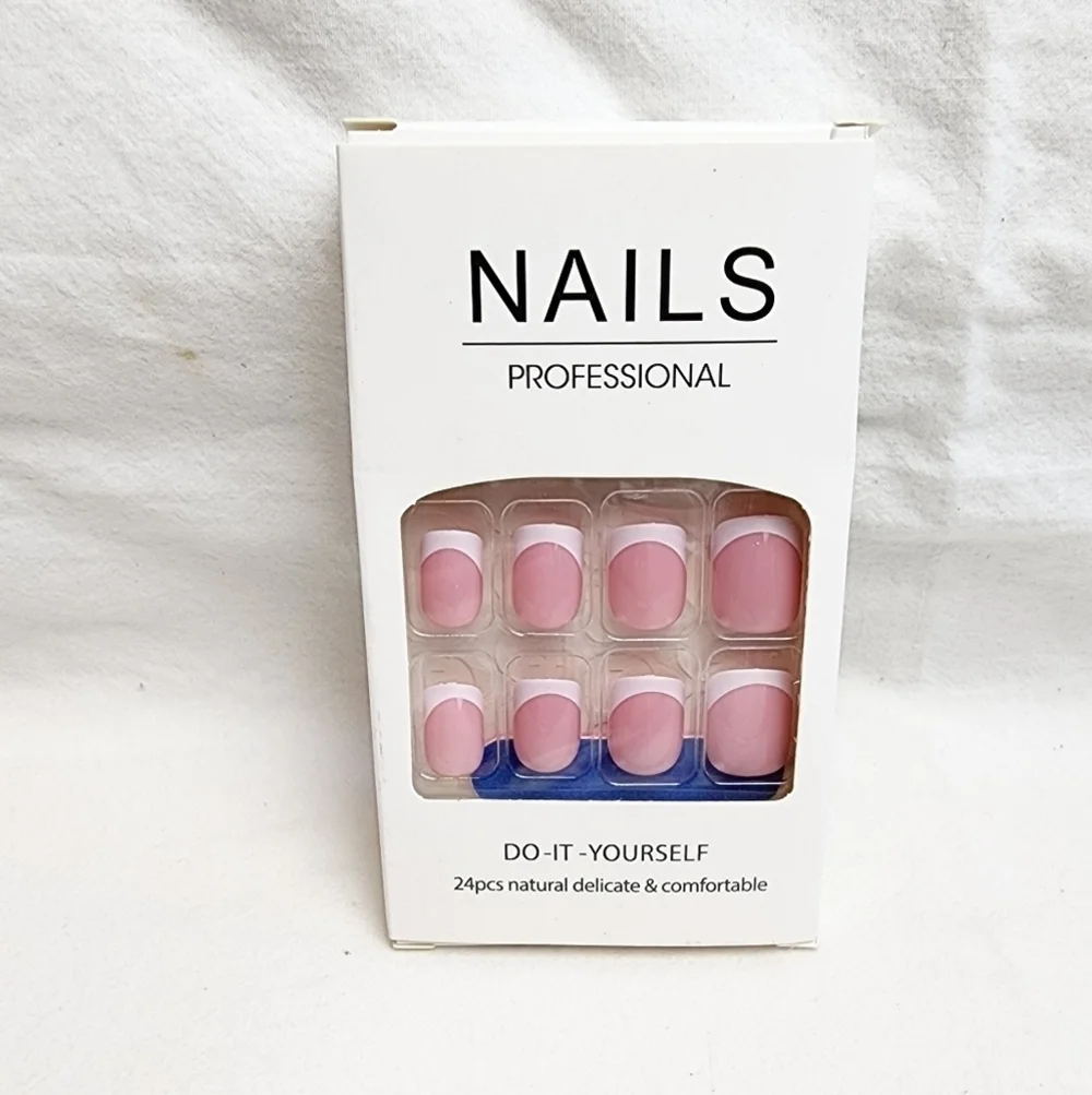 24 Pieces Fake Press On Nails